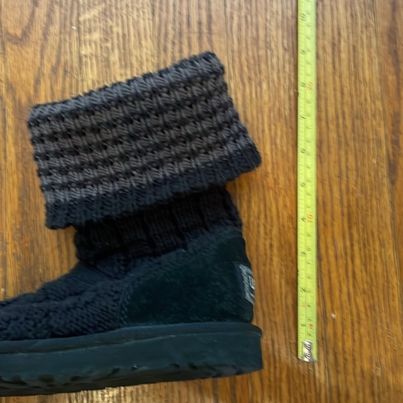 UGG Australia Women’s Leland Cable Knit with Buttons Boots size 7 - Picture 13 of 13
